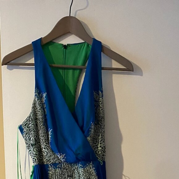 Lovely asymmetrical-hem, pleated, dress from Max & Cleo. 100% polyester. Used. - Picture 3 of 5